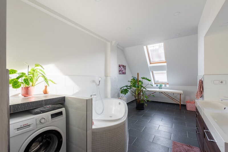 Prodej půdního bytu 3+1 s halou, terasou a sklepem