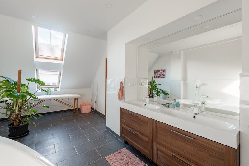 Prodej půdního bytu 3+1 s halou, terasou a sklepem