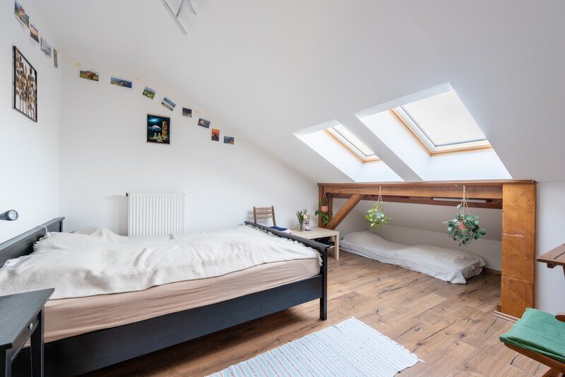 Prodej půdního bytu 3+1 s halou, terasou a sklepem