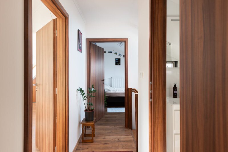 Prodej půdního bytu 3+1 s halou, terasou a sklepem