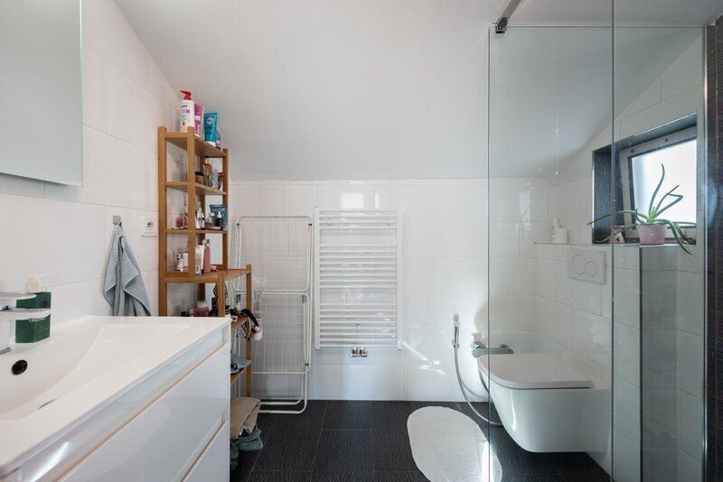 Prodej půdního bytu 3+1 s halou, terasou a sklepem