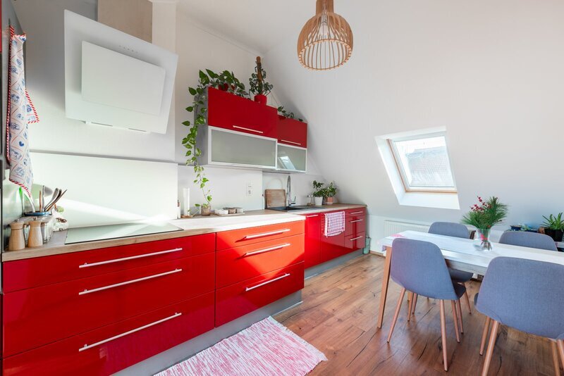 Prodej půdního bytu 3+1 s halou, terasou a sklepem