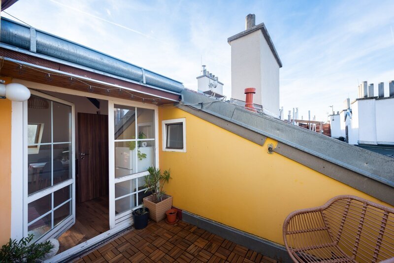 Prodej půdního bytu 3+1 s halou, terasou a sklepem