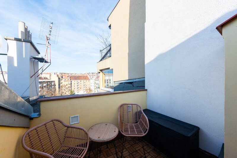 Prodej půdního bytu 3+1 s halou, terasou a sklepem