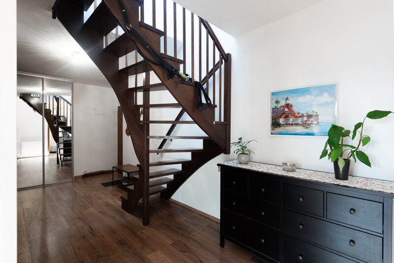 Prodej půdního bytu 3+1 s halou, terasou a sklepem