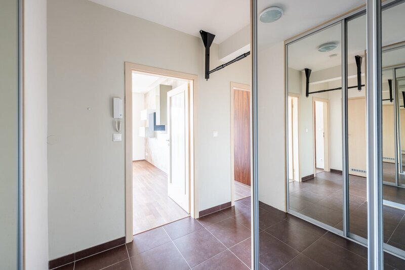 Pronájem krásného a vzdušného bytu 2+kk na Hajích