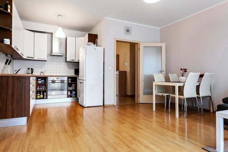 Prodej 2+kk/T, garážové stání, Praha 9 Horní Počernice