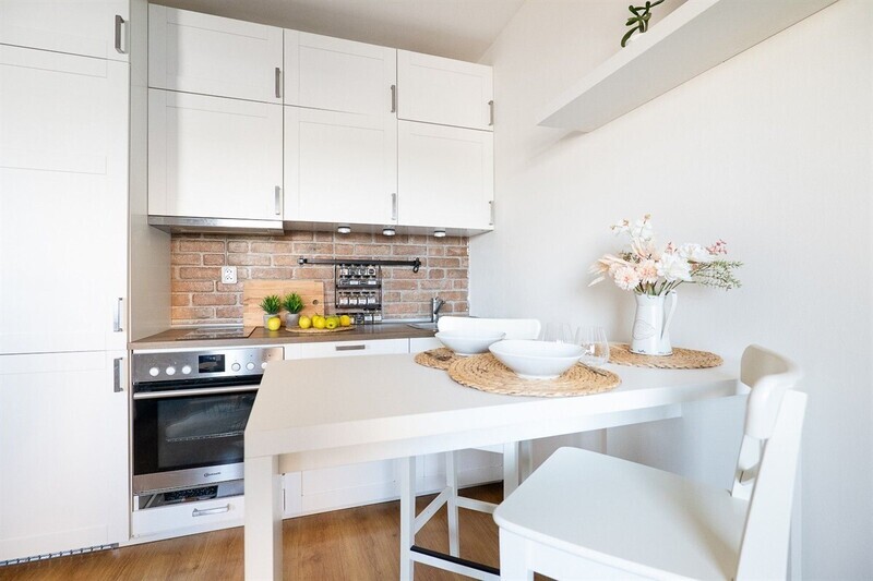 Prodej krásného a útulného bytu 1+kk kousek od Prahy, OV