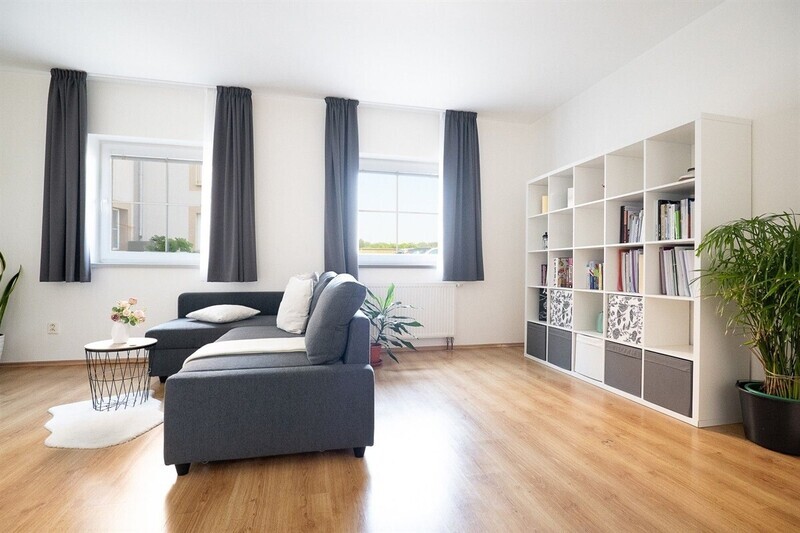 Prodej krásného a útulného bytu 1+kk kousek od Prahy, OV