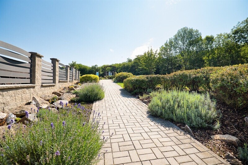 Prodej krásného a útulného bytu 1+kk kousek od Prahy, OV