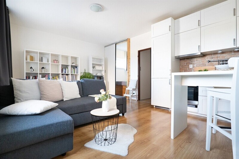 Prodej krásného a útulného bytu 1+kk kousek od Prahy, OV