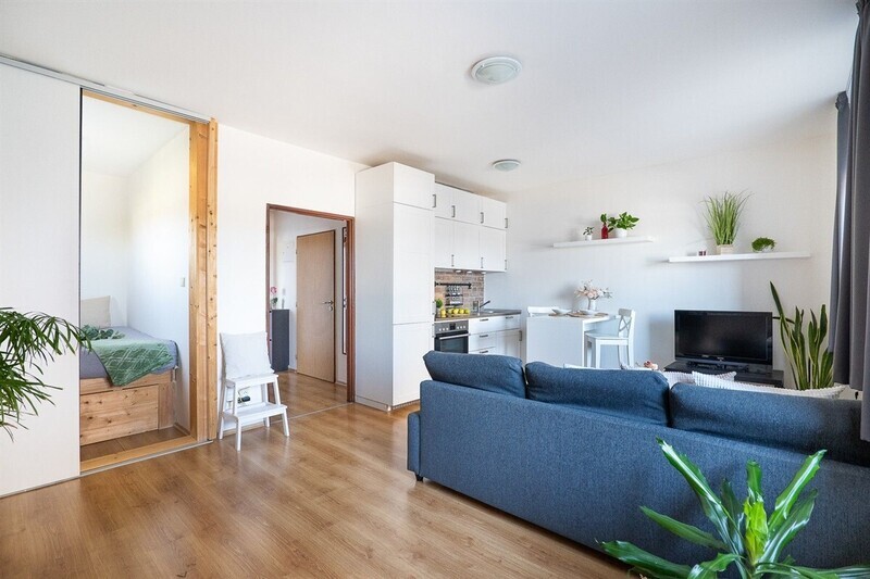 Prodej krásného a útulného bytu 1+kk kousek od Prahy, OV