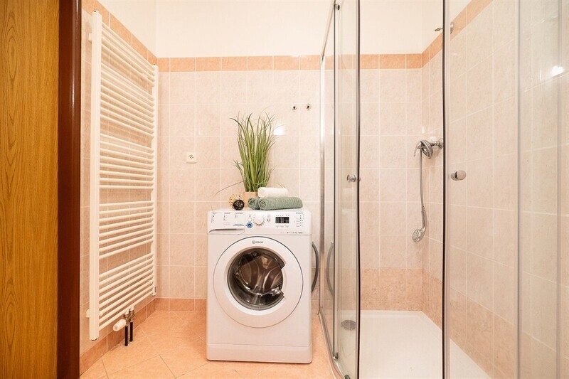 Prodej krásného a útulného bytu 1+kk kousek od Prahy, OV