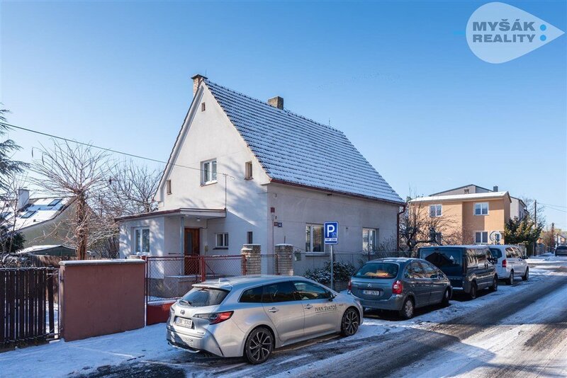 Pronájem domu 4+1 se zahradou, Praha  9 - Horní Počernice