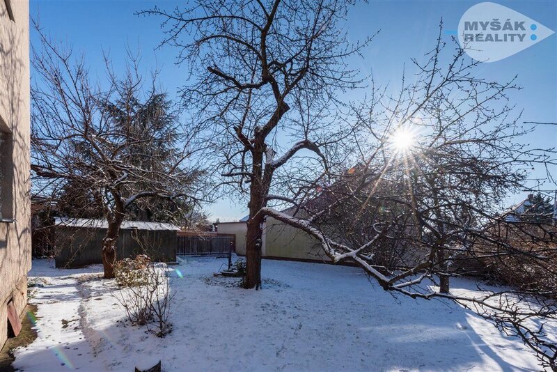 Pronájem domu 4+1 se zahradou, Praha  9 - Horní Počernice