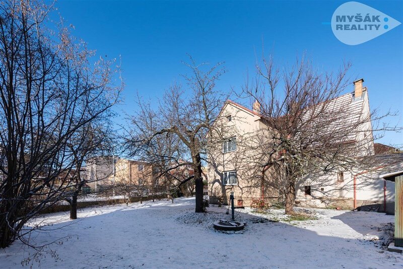 Pronájem domu 4+1 se zahradou, Praha  9 - Horní Počernice