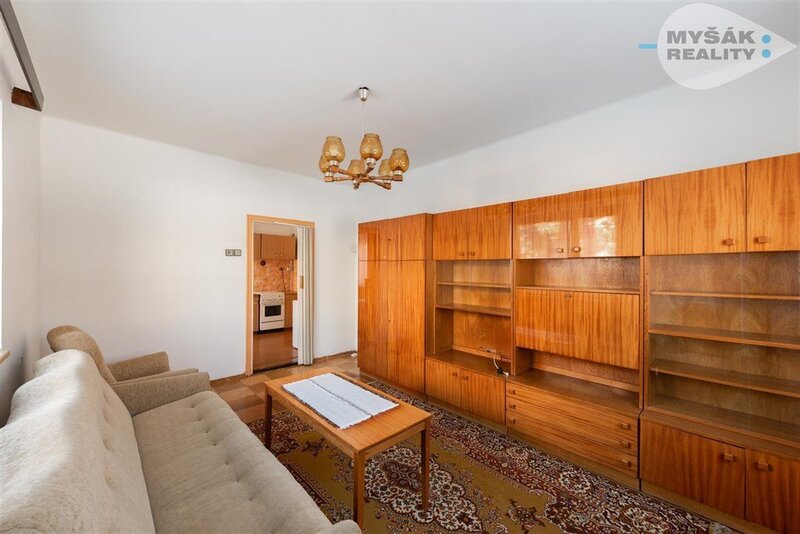 Pronájem domu 4+1 se zahradou, Praha  9 - Horní Počernice