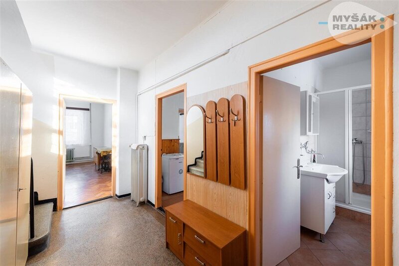 Pronájem domu 4+1 se zahradou, Praha  9 - Horní Počernice