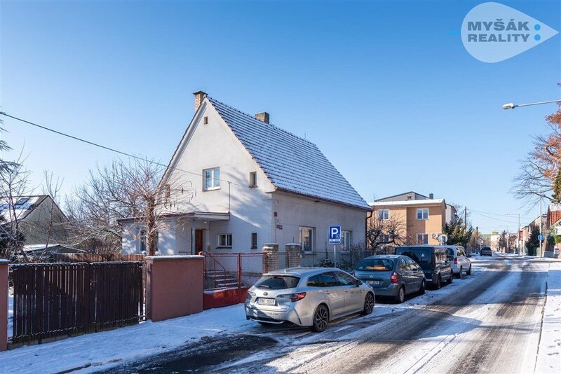 Pronájem domu 4+1 se zahradou, Praha  9 - Horní Počernice