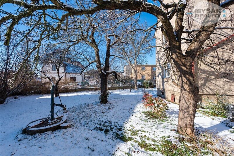 Pronájem domu 4+1 se zahradou, Praha  9 - Horní Počernice