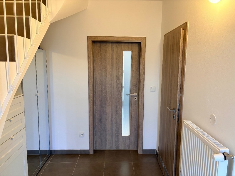 Prodej řadového rodinného domu na příjemném místě v Nehvizdech, Praha východ