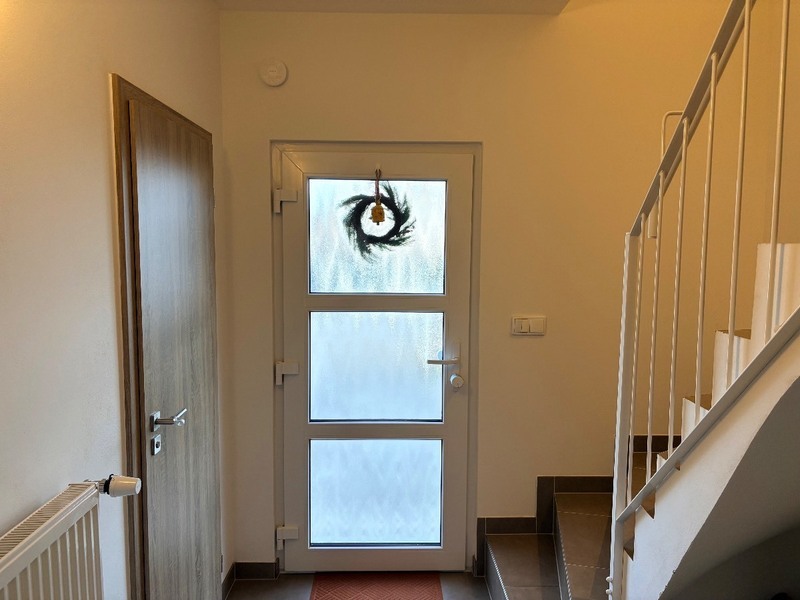 Prodej řadového rodinného domu na příjemném místě v Nehvizdech, Praha východ