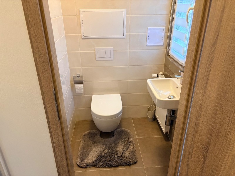 Prodej řadového rodinného domu na příjemném místě v Nehvizdech, Praha východ