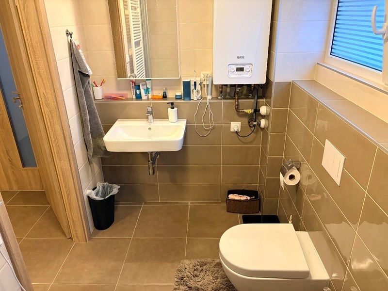 Prodej řadového rodinného domu na příjemném místě v Nehvizdech, Praha východ