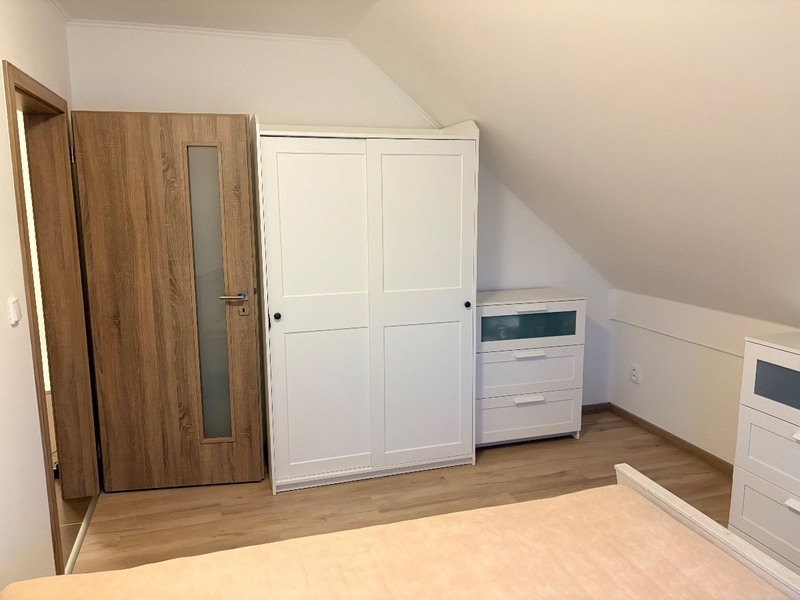 Prodej řadového rodinného domu na příjemném místě v Nehvizdech, Praha východ