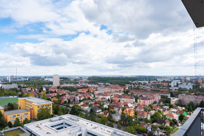 Prodej nadstandardního bytu 2+kk s terasou, garážovým stáním a sklepem
