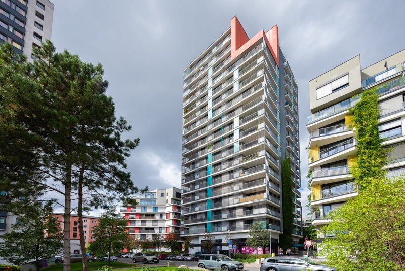 Prodej nadstandardního bytu 2+kk s terasou, garážovým stáním a sklepem