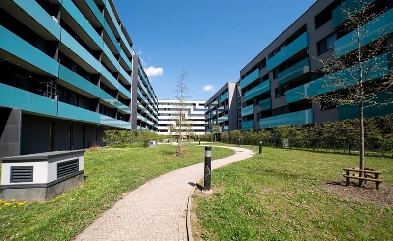 Stačí se nastěhovat! Moderní 2+kk s balkonem 9 m², garáží a sklepem v projektu Vivus Argentinská