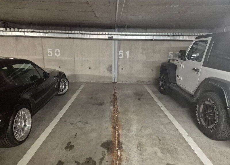 Prodej světlého bytu 1+kk s terasou a garážovým stáním ve Zbuzanech