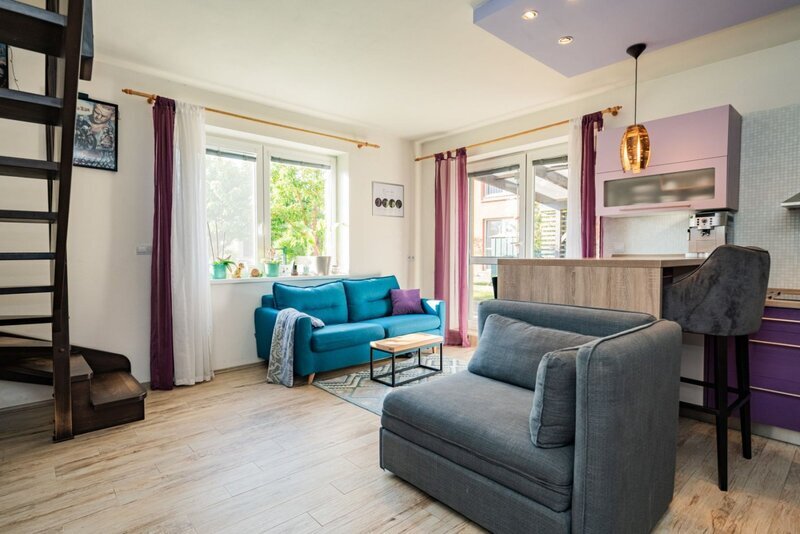 Domov s duší – mezonet 3+kk s krbem, podlahovým vytápěním, zahradou 156 m² a dvěma parkovacími stáními