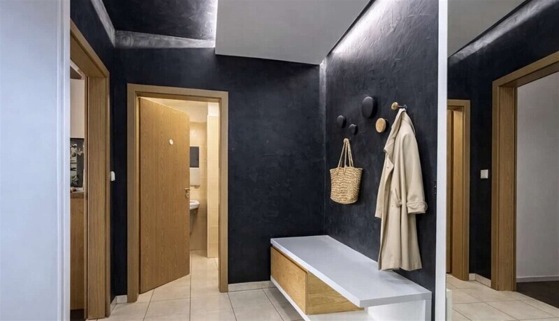 Nadčasový design, poctivé materiály a velkorysý prostor v srdci Libně 2+kk/T/OV