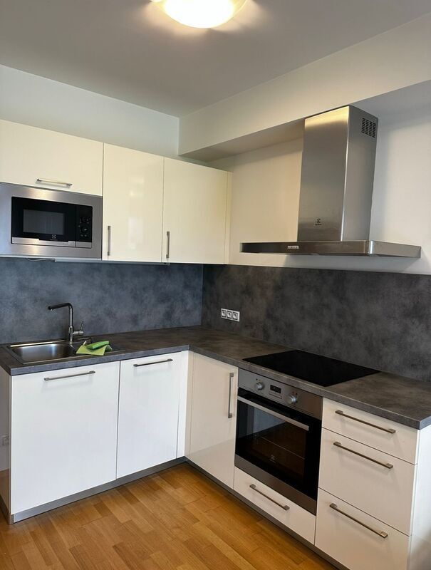 Pronájem 1+kk/B novostavba Praha 6