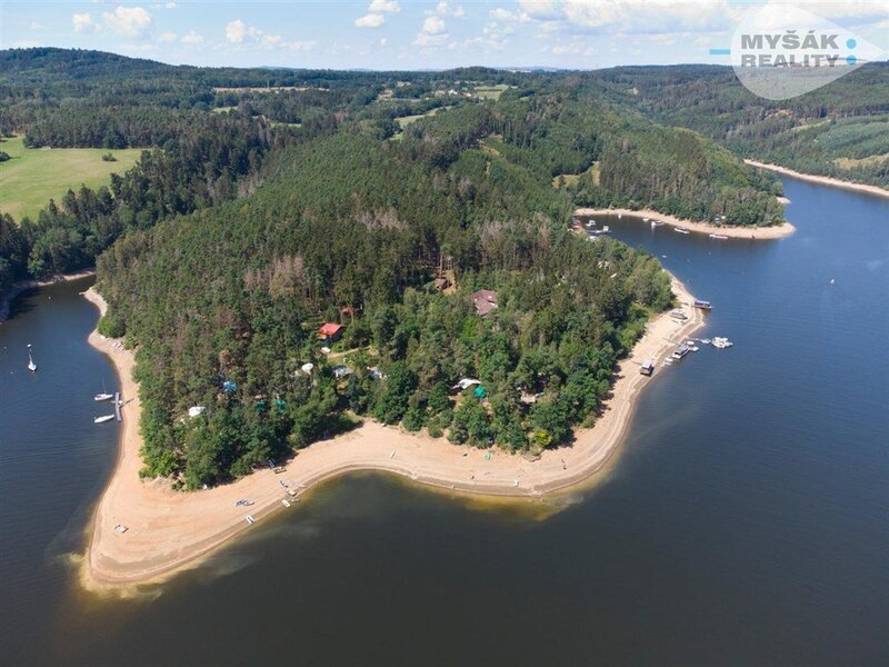 samostatný rekreační dům s č.p. nedaleko Orlické přehrady