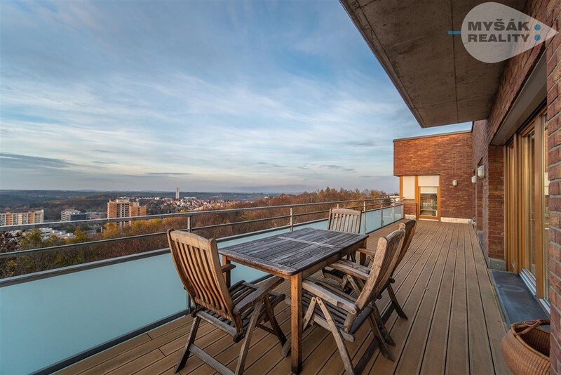 Prodej bytu v OV, 4+kk s terasou a dvěma garážemi, Na okraji 381/41, Praha 6 - Veleslavín