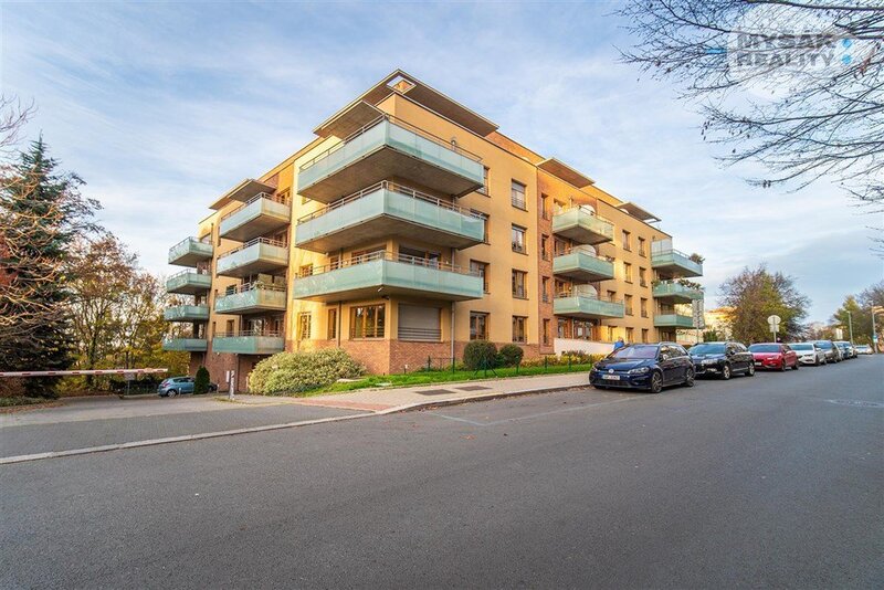 Prodej bytu v OV, 4+kk s terasou a dvěma garážemi, Na okraji 381/41, Praha 6 - Veleslavín