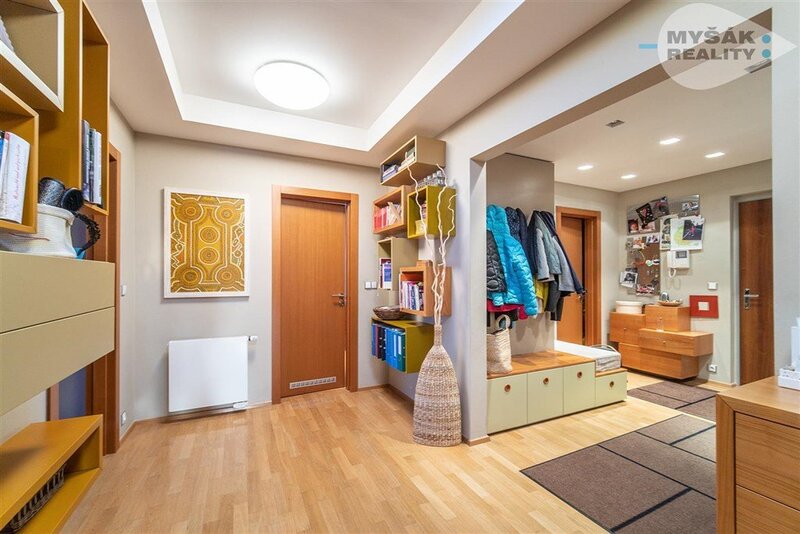 Prodej bytu v OV, 4+kk s terasou a dvěma garážemi, Na okraji 381/41, Praha 6 - Veleslavín