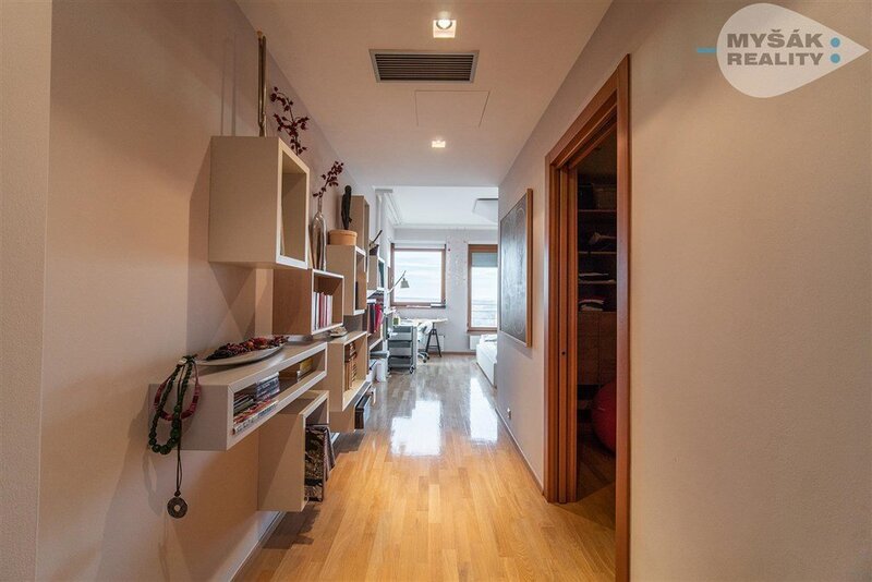 Prodej bytu v OV, 4+kk s terasou a dvěma garážemi, Na okraji 381/41, Praha 6 - Veleslavín