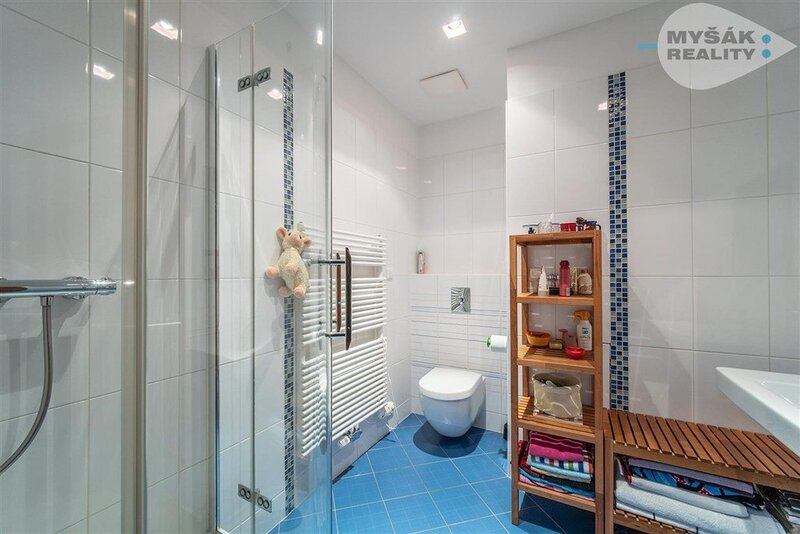 Prodej bytu v OV, 4+kk s terasou a dvěma garážemi, Na okraji 381/41, Praha 6 - Veleslavín