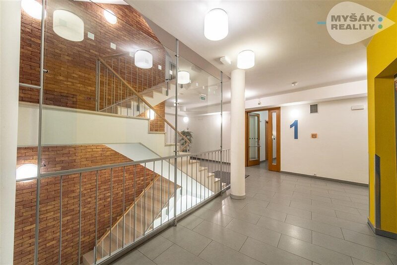 Prodej bytu v OV, 4+kk s terasou a dvěma garážemi, Na okraji 381/41, Praha 6 - Veleslavín