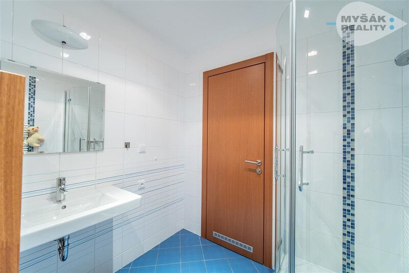 Prodej bytu v OV, 4+kk s terasou a dvěma garážemi, Na okraji 381/41, Praha 6 - Veleslavín