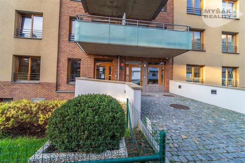 Prodej bytu v OV, 4+kk s terasou a dvěma garážemi, Na okraji 381/41, Praha 6 - Veleslavín