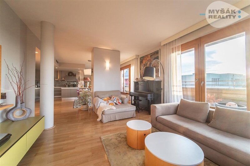 Prodej bytu v OV, 4+kk s terasou a dvěma garážemi, Na okraji 381/41, Praha 6 - Veleslavín