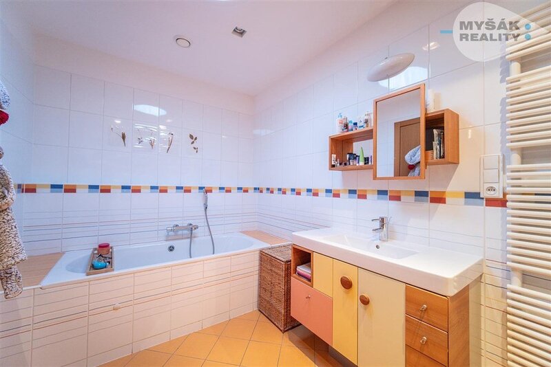 Prodej bytu v OV, 4+kk s terasou a dvěma garážemi, Na okraji 381/41, Praha 6 - Veleslavín