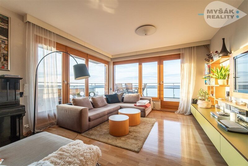 Prodej bytu v OV, 4+kk s terasou a dvěma garážemi, Na okraji 381/41, Praha 6 - Veleslavín