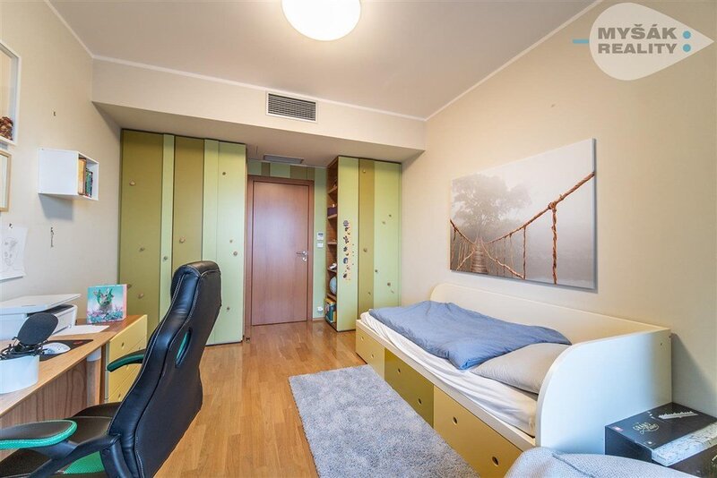 Prodej bytu v OV, 4+kk s terasou a dvěma garážemi, Na okraji 381/41, Praha 6 - Veleslavín