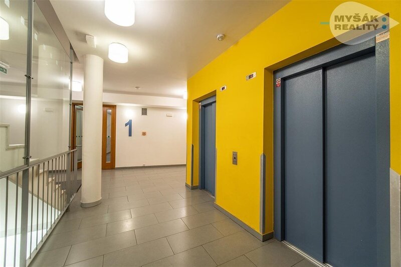 Prodej bytu v OV, 4+kk s terasou a dvěma garážemi, Na okraji 381/41, Praha 6 - Veleslavín